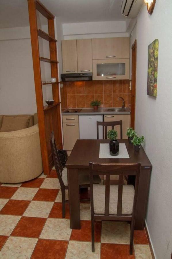 Apartmani Skver Sanja Херцег-Нови Экстерьер фото